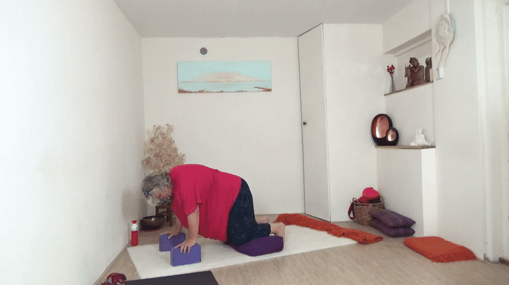 ondersteun je knieën met een bolster ondersteun je knieën met een bolster