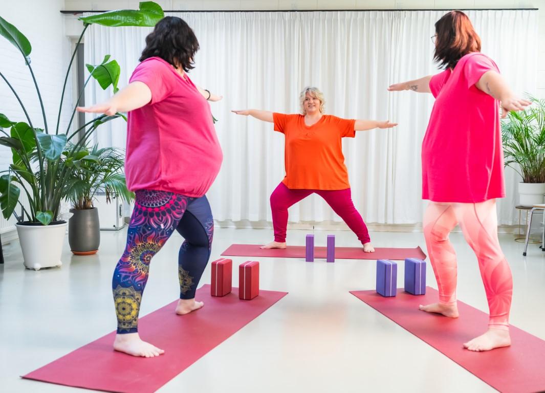 waarom plussize vrouwen yogales willen